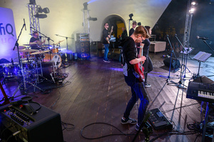 Koncert "Pawel Mazur - Przyjaciele i uczniowie" - Scena tarnowskiego Amfiteatru podczas koncertu.