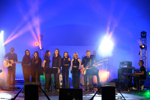 Koncert "Pawel Mazur - Przyjaciele i uczniowie" - Scena tarnowskiego Amfiteatru podczas koncertu.