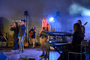 Koncert "Pawel Mazur - Przyjaciele i uczniowie" - Scena tarnowskiego Amfiteatru podczas koncertu.