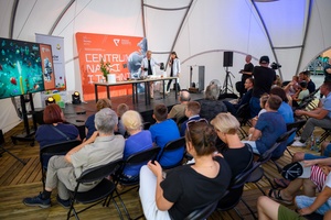 Festiwal Nauki i Techniki - Dzień I - pokazy naukowe z wykorzystaniem ciekłego azotu w Strefie Nauki i Techniki - Rynek