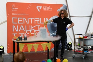 Festiwal Nauki i Techniki - Dzień II - wykłady i pokazy naukowe w Strefie Nauki i Techniki