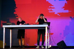 Festiwal Nauki i Techniki - Dzień II - koncert duetu Skalpel z wizaulizacjami w tle w Amfiteatrze