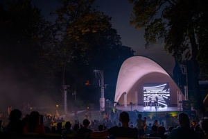 Festiwal Nauki i Techniki - Dzień II - koncert duetu Skalpel z wizaulizacjami w tle w Amfiteatrze