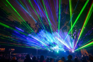 Festiwal Nauki i Techniki - Dzień II - pokaz laserowy na finał Festiwalu Nauki i Techniki w Amfiteatrze