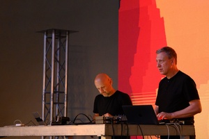 Festiwal Nauki i Techniki - Dzień II - koncert duetu Skalpel z wizaulizacjami w tle w Amfiteatrze