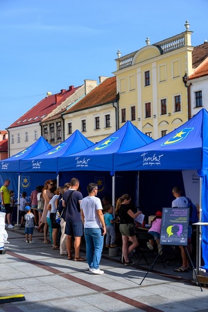 Festiwal Nauki i Techniki - Dzień II - mali naukowcy w namiotach Strefy Nauki i Techniki