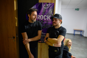 Koncert: 30-lecie S.M.Rock - Backstage podczas koncertu. Rozmowy muzyków.