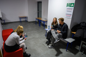 Koncert: 30-lecie S.M.Rock - Uczniowie czekający na występ.