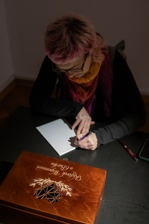 Wystawa: ON - Skrzynka wspomnień o autorze, uzupełniana o jeden z wpisów.