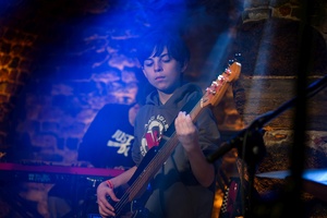 Koncert S.M.Rock - 14.03.2023 - Scena S.M.Rock w akcji - Uczniowie występują.