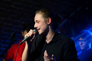 Koncert S.M.Rock - 14.03.2023 - Scena S.M.Rock w akcji - Uczniowie występują.