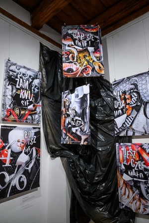 Wernisaż wystawy Przeskok - Prace dyplomowe studentów Wydziału Sztuki Akademii Tarnowskiej eksponowane w Galerii TCK