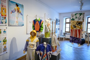 Wernisaż wystawy Przeskok - Prace dyplomowe studentów Wydziału Sztuki Akademii Tarnowskiej eksponowane w Galerii TCK