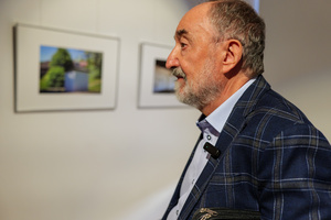 Wernisaże dzień po dniu: Agnieszka Moskal / Krzysztof Madej - Publiczność oglądająca wystawę.