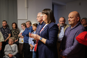 Wernisaże dzień po dniu: Bożena Kaczmarczyk / Jarosław Wrona - Publiczność podczas otwarcia wystawy.