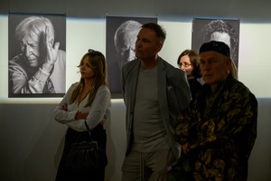 Wernisaż wystawy fotografii Inki Rosochy "Nie mogę na to patrzeć" - Wernisażowa publiczność