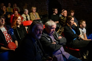 Wernisaż wystawy fotografii Inki Rosochy "Nie mogę na to patrzeć" - Publiczność podczas spotkania w Piwnicach TCK