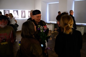 Wernisaż wystawy fotografii Inki Rosochy "Nie mogę na to patrzeć" - Wernisażowa publiczność