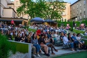 38. TNF - Dzień 1 (31.05.2024) - Amfiteatralna publiczność w oczekiwaniu na koncert Tomka Ziętka