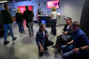 38. TNF - Dzień 3 (2.06.2024) - Mateusz Więcławek, Ryszard Jaźwiński i Kuba Armata w holu Marzenia przed spotkaniem z publicznością po projekcji filmu "Kobieta z..."