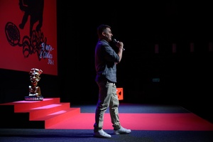 38. TNF - Dzień 4 (3.06.2024) - Na scenie Kuba Armata zapowiadający seans