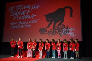 38. TNF - Dzień 5 (4.06.2024) - Prezentacja Jury Dziecięcego na scenie Marzenia przed najmłodszą publicznością przed projekcjami bajek