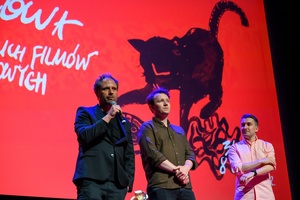 38. TNF - Dzień 6 (5.06.2024) - Na scenie Marzenia reżyser filmu "Horror Story" Adrian Apanel i odtwórca głównej roli Jakub Zając zapraszający widzów na film