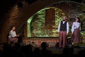 38. TNF - Dzień 8 (7.06.2024) - Na piwnicznej scenie odgrywany spektakl "Stramerowie"