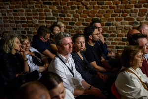 38. TNF - Dzień 8 (7.06.2024) - Publiczność zgromadzona w Piwnicach TCK w oczekiwaniu na spektakl "Stramerowie"