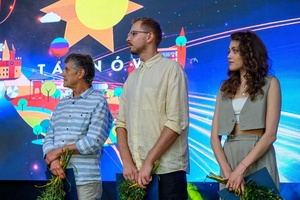 ZDEARZENIA 2024 - Gala Nagród Miasta Tarnowa - Na scenie  tegoroczni stypendyści