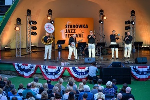 Starówka Jazz Festival - 05.07.2024 r. - Koncert zespołu RB Dixie Five. Widownia Amfiteatru.