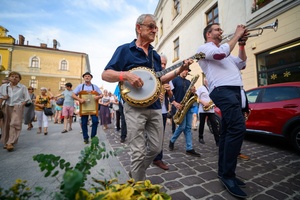 Starówka Jazz Festival - 12.07.2024 r. - Parada nowoorleańska. Muzycy podczas występu.
