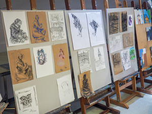 Wakacje z otwARTą: Kurs rysunku i malarstwa - Prace uczestników powstałe podczas warsztatów.