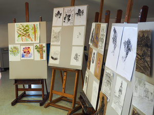 Wakacje z otwARTą: Kurs rysunku i malarstwa - Prace uczestników powstałe podczas warsztatów.