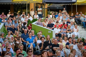 Starówka Jazz Festival - 19.07.2024 r. - Koncert zespołu Leliwa Jazz Band. Widownia Amfiteatru.