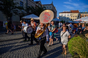 Starówka Jazz Festival - 19.07.2024 r. - Parada nowoorleańska. Muzycy podczas występu.