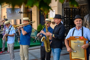 Starówka Jazz Festival - 19.07.2024 r. - Parada nowoorleańska. Muzycy podczas występu.