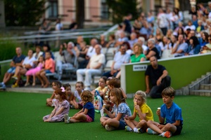 Koncert: "Ballady na głos i gitarę" - Łucja Kania - Publiczność w oczekiwaniu na występ Łucji Kani