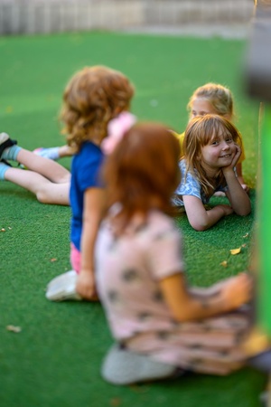Koncert: "Ballady na głos i gitarę" - Łucja Kania - Najmłodsi słuchacze podczas koncertu