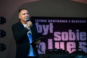 Był Sobie Blues - 2.08.2024 - Dyrektor TCK Tomasz Kapturkiewicz otwierający koncert