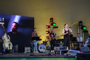 Koncert Tribute to Damian Niewiński - Występ Kai Karaplios (wokal) i Piotra Żaczka (bas) w towarzystwie Daniela Kapustki (perkusja) i Kacpra Stolarczyka (gitara)