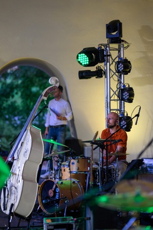 Koncert Tribute to Damian Niewiński - Występ Kai Karaplios (wokal) i Piotra Żaczka (bas) w towarzystwie Daniela Kapustki (perkusja) i Kacpra Stolarczyka (gitara)