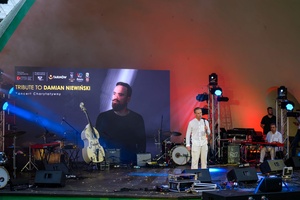 Koncert Tribute to Damian Niewiński - Występ aktorów Teatru Witkacego przy akompaniamencie Macieja Pierzchały.