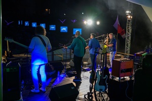 Szanty na Starówce - 24.08.2024 - Na amfiteatralnej scenie zespół The Nierobbers