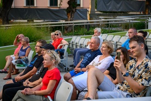 Szanty na Starówce - 24.08.2024 - Widownia w oczekiwaniu na koncert