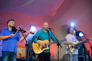 Szanty na Starówce - 24.08.2024 - Na amfiteatralnej scenie zespół The Nierobbers