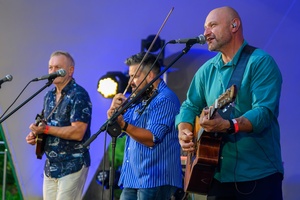 Szanty na Starówce - 24.08.2024 - Na amfiteatralnej scenie zespół The Nierobbers