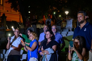 Szanty na Starówce - 24.08.2024 - Publiczność żywo reagująca podczas występu Glassgo