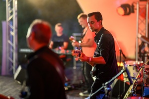 Koncert: Rock na Starówce - Na scenie zespół Pawła Mazura