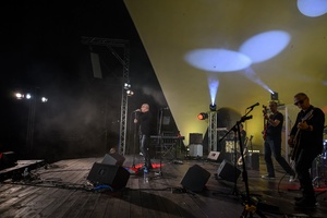 Koncert: Rock na Starówce - Na scenie śpiewający Jerzy Durał/Ziyo